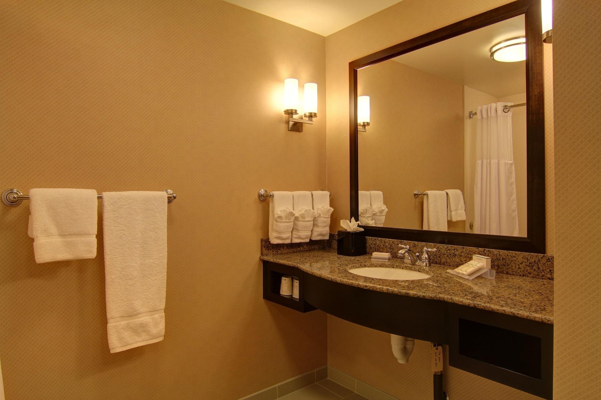 Hilton Garden Inn Woodbridge Exteriér fotografie