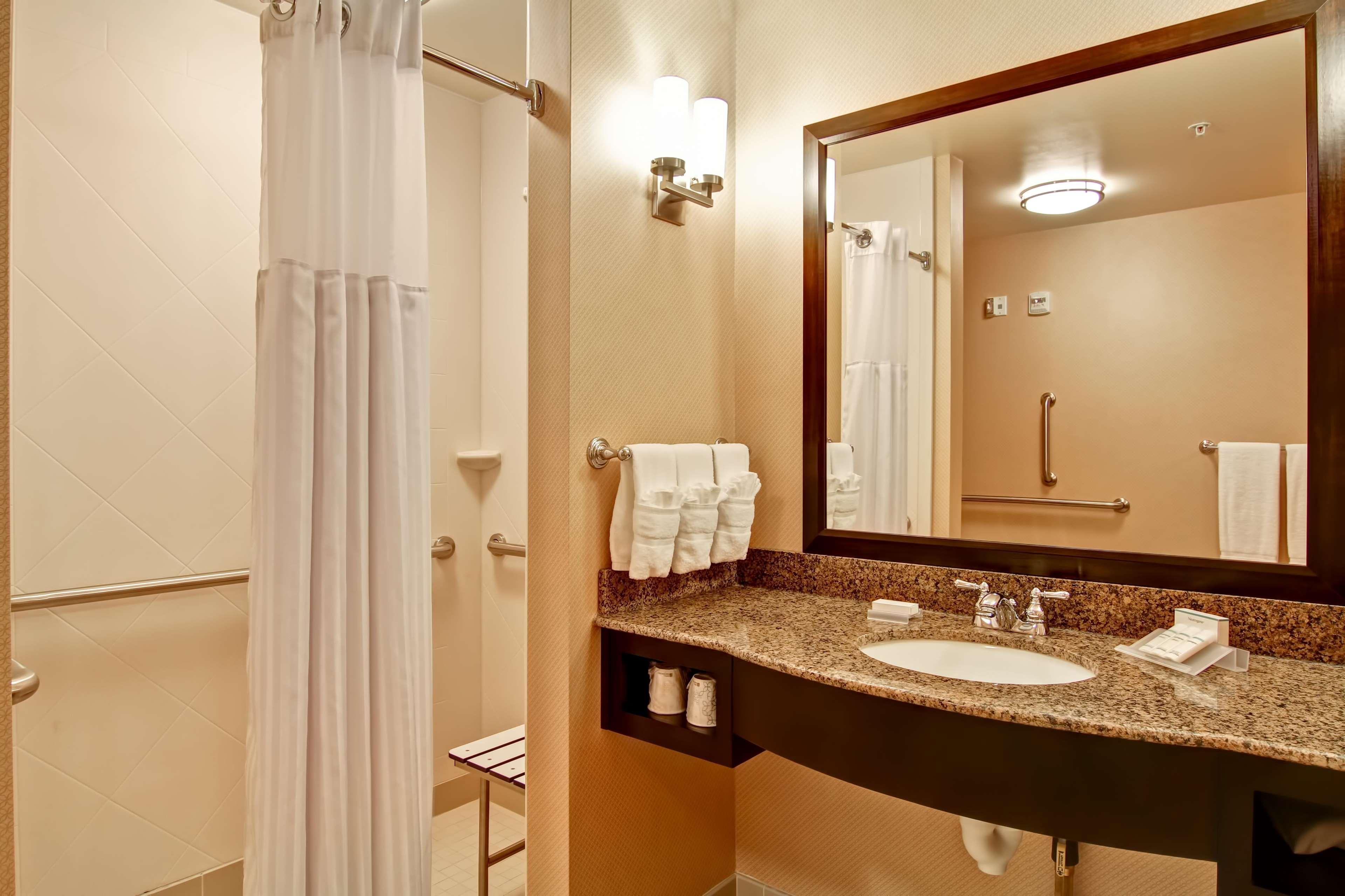 Hilton Garden Inn Woodbridge Exteriér fotografie