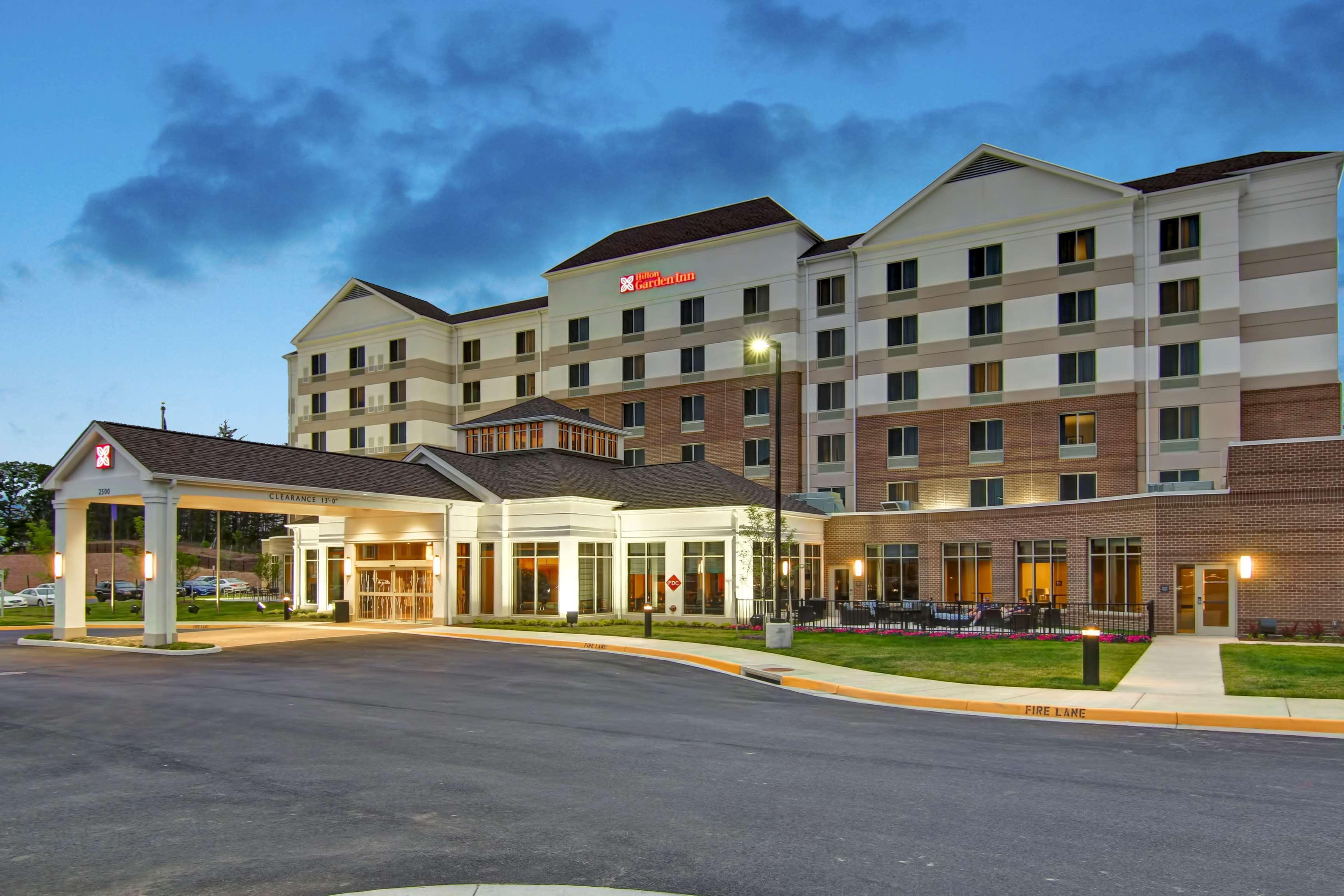 Hilton Garden Inn Woodbridge Exteriér fotografie