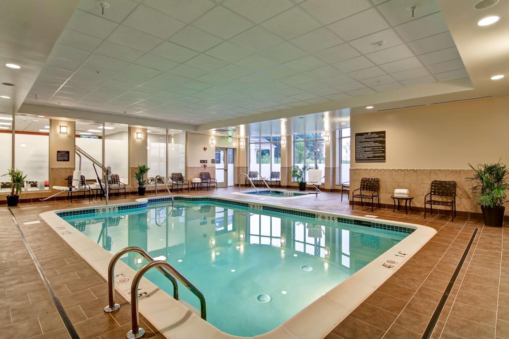 Hilton Garden Inn Woodbridge Exteriér fotografie