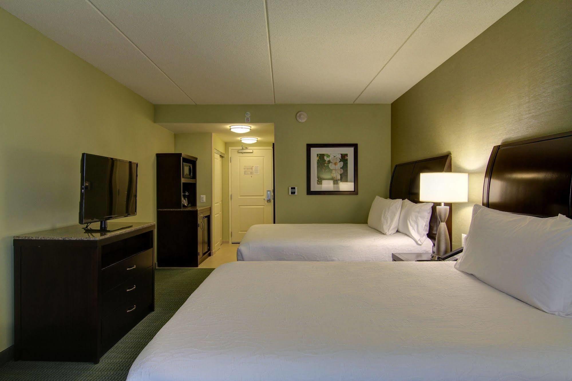 Hilton Garden Inn Woodbridge Exteriér fotografie