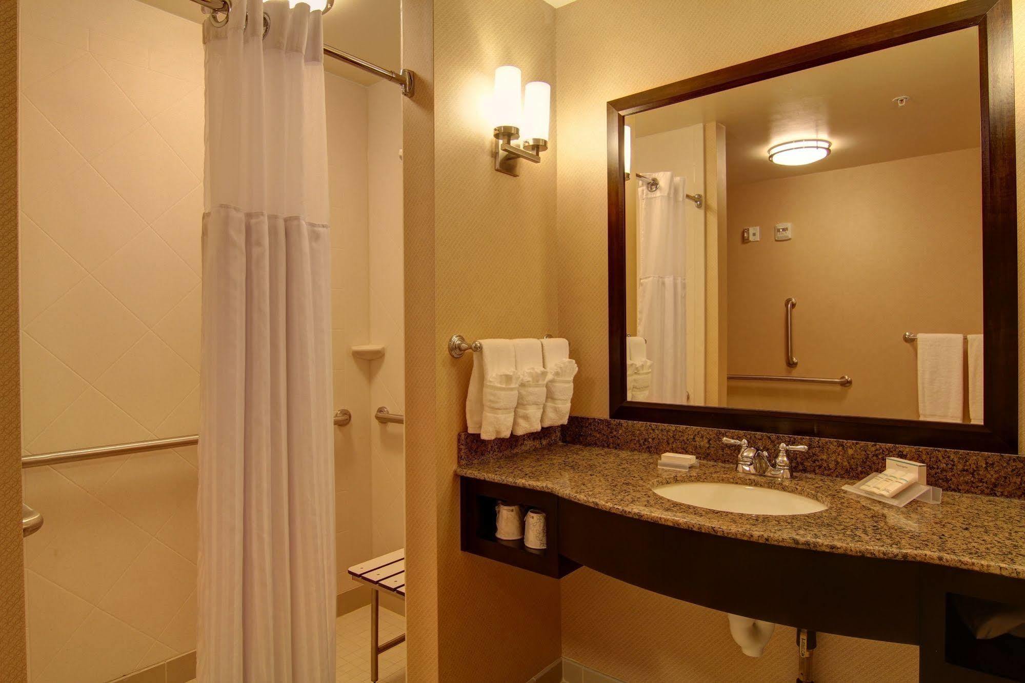 Hilton Garden Inn Woodbridge Exteriér fotografie