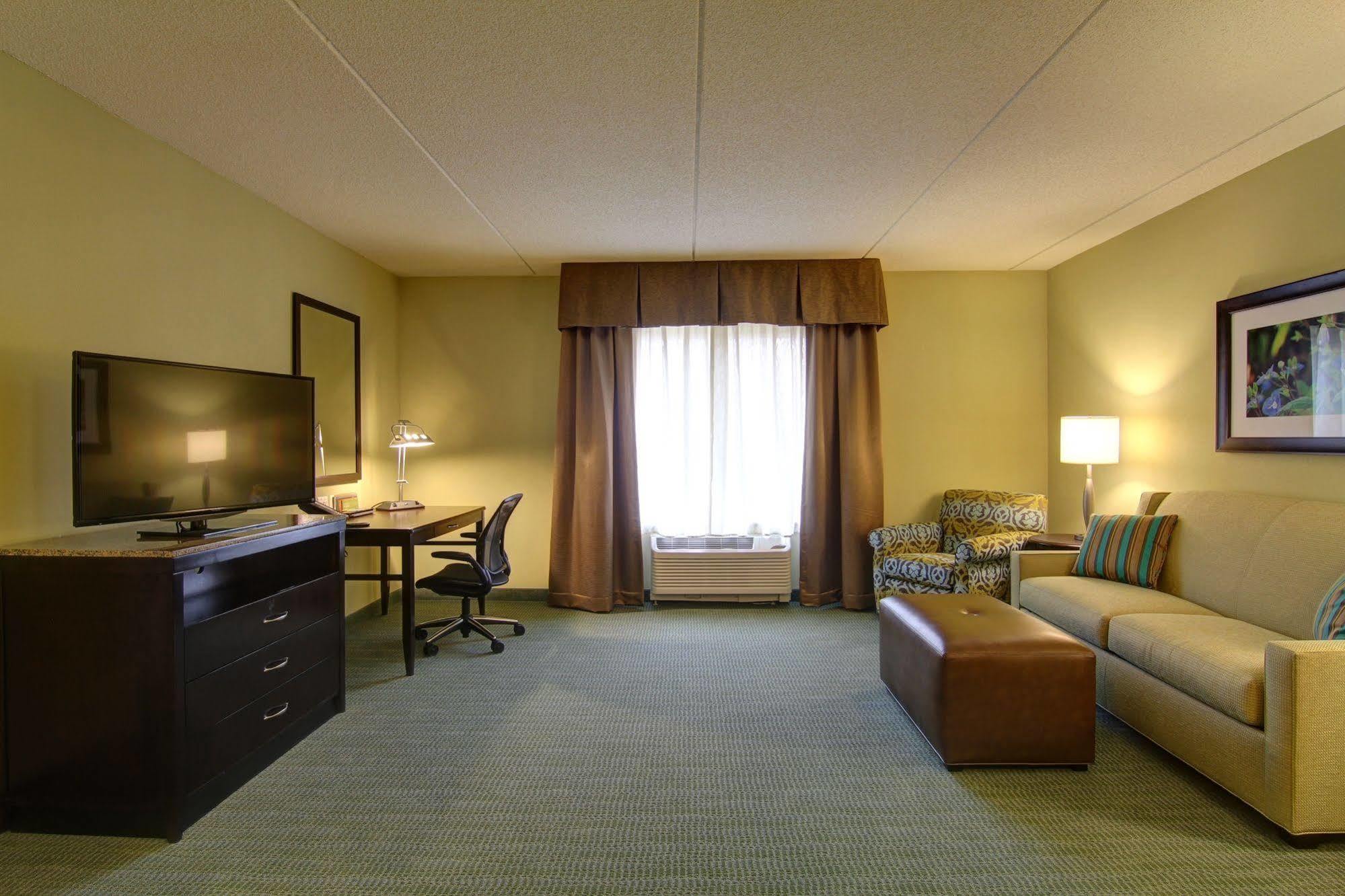Hilton Garden Inn Woodbridge Exteriér fotografie