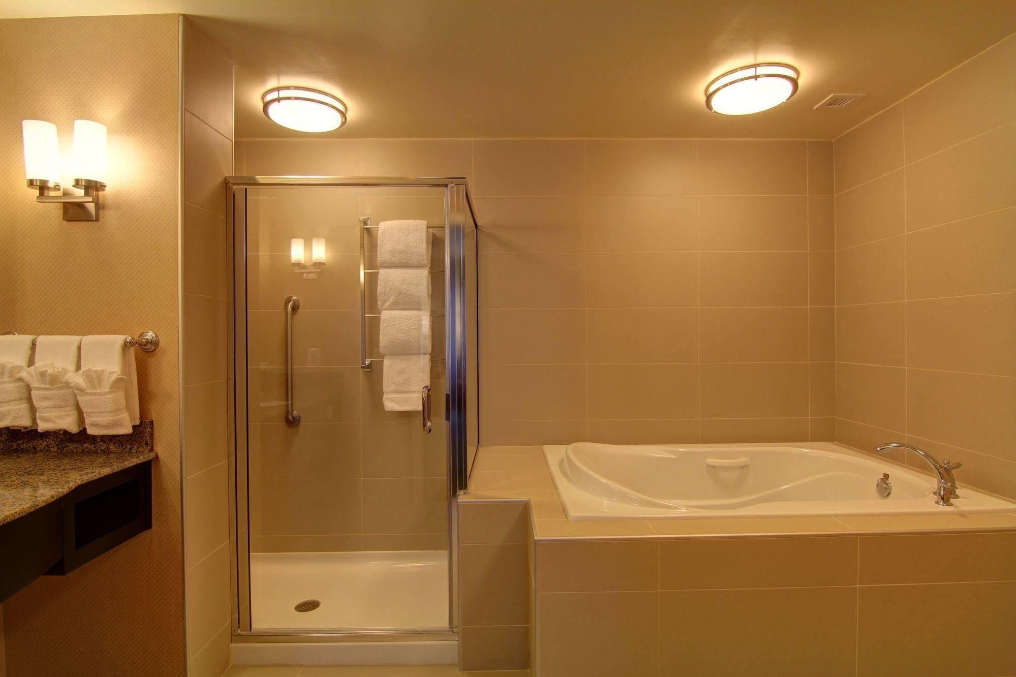 Hilton Garden Inn Woodbridge Exteriér fotografie